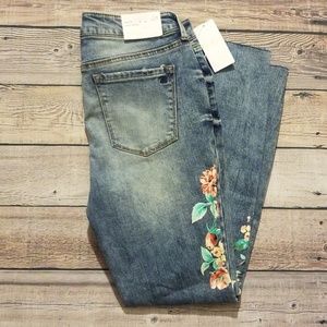 NWT - Jessica Simpson KISS Me Ankle Skinny Jeans